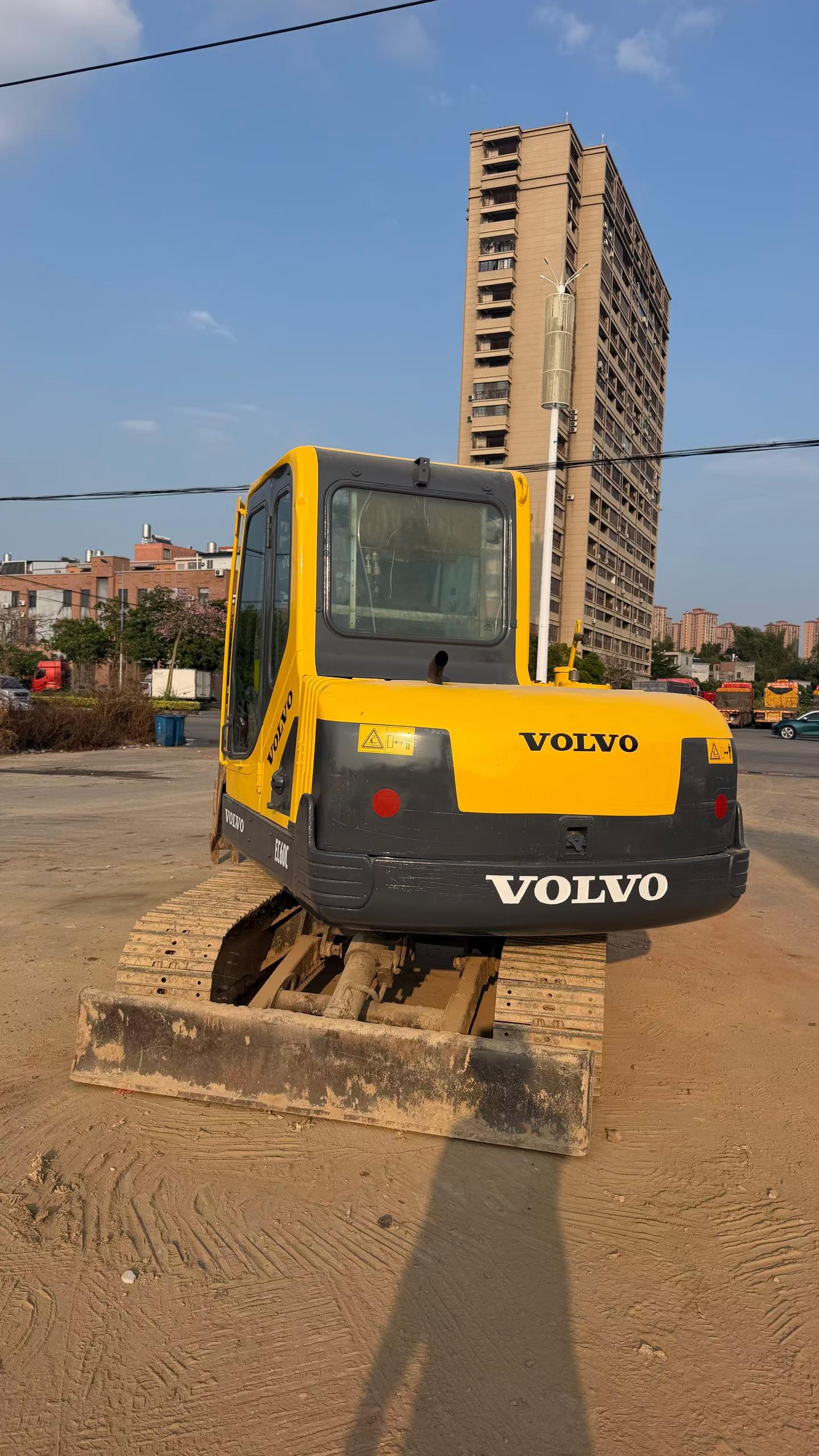 شراء حفارة Volvo EC55 مستعملة / 4