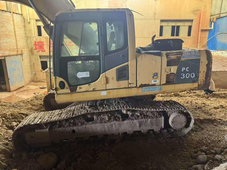 Buy Komatsu PC220 Used Excavator / 1