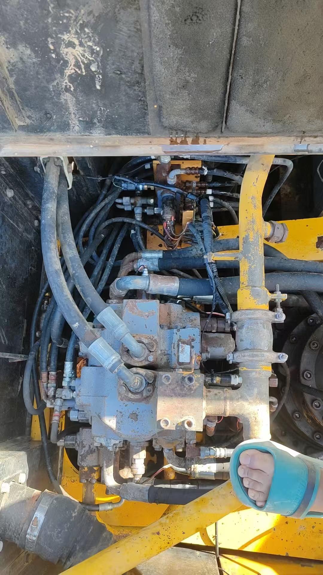 Buy Kato HD1023-LC Used Excavator / 9