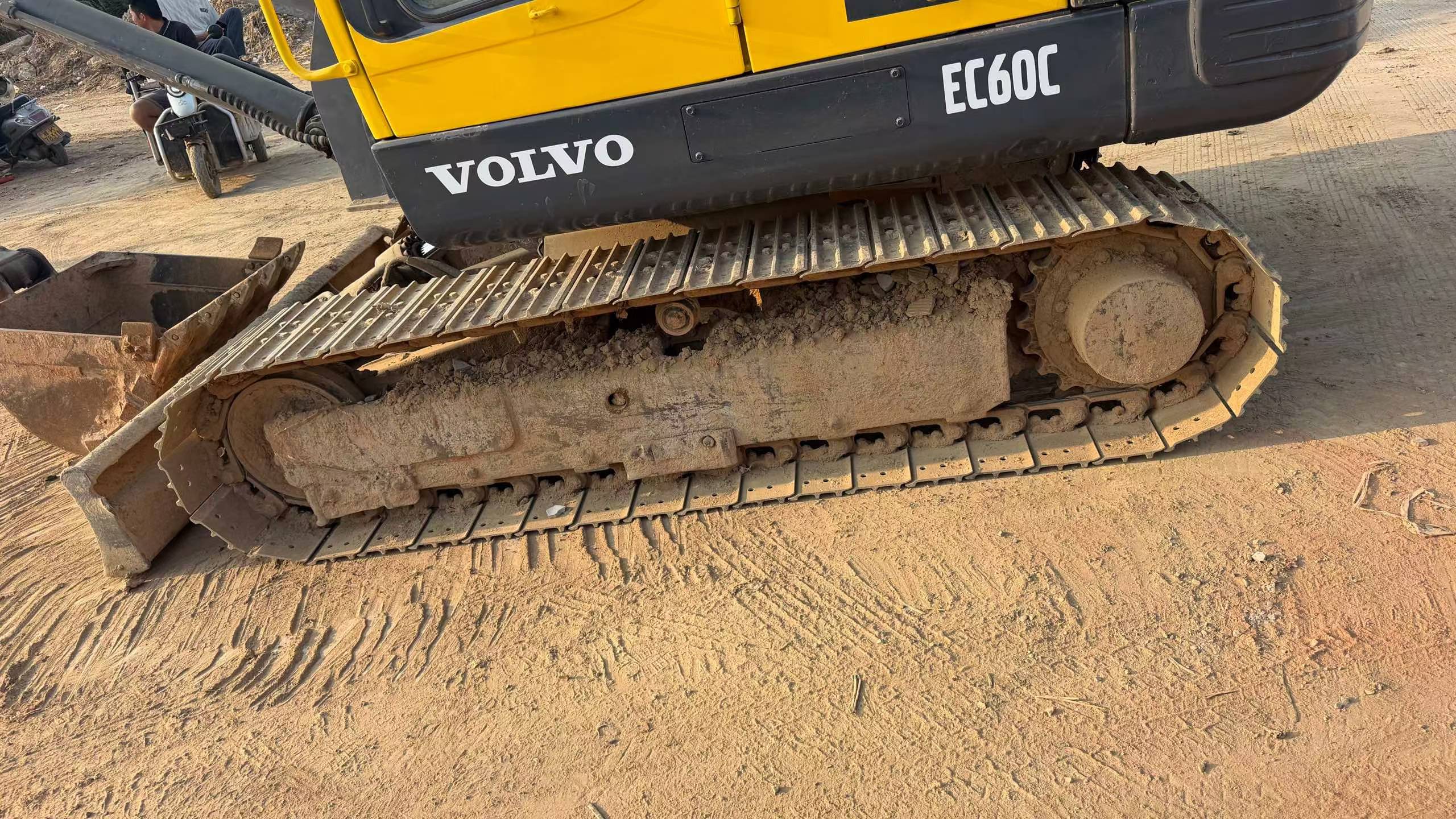 شراء حفارة Volvo EC55 مستعملة / 8
