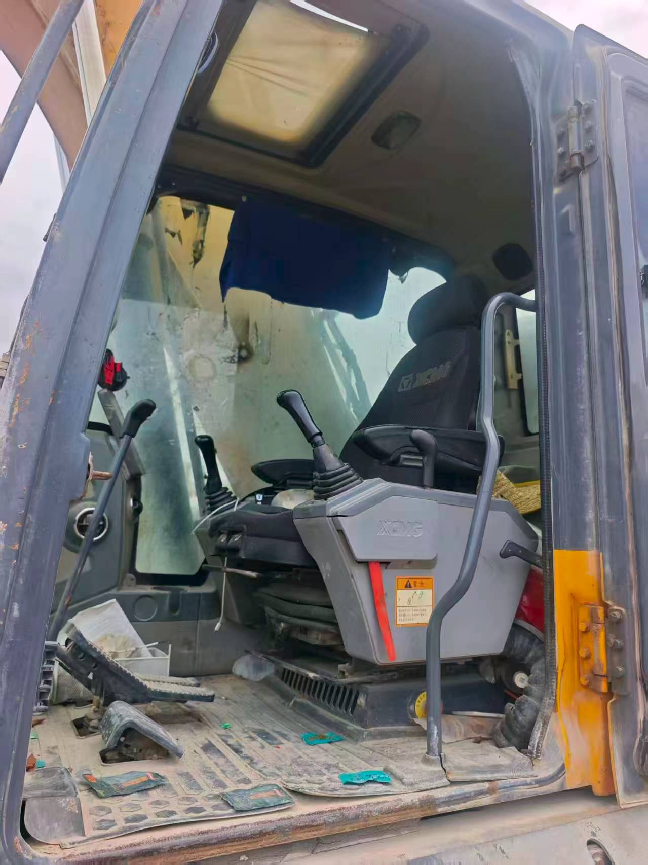 شراء حفارة XCMG XE245D مستعملة / 2