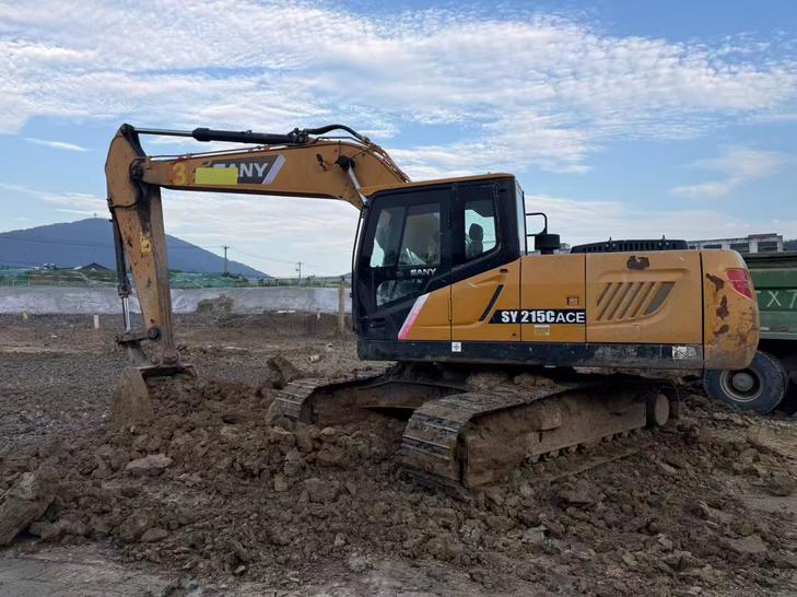Buy Sany SY215C Used Excavator / 1