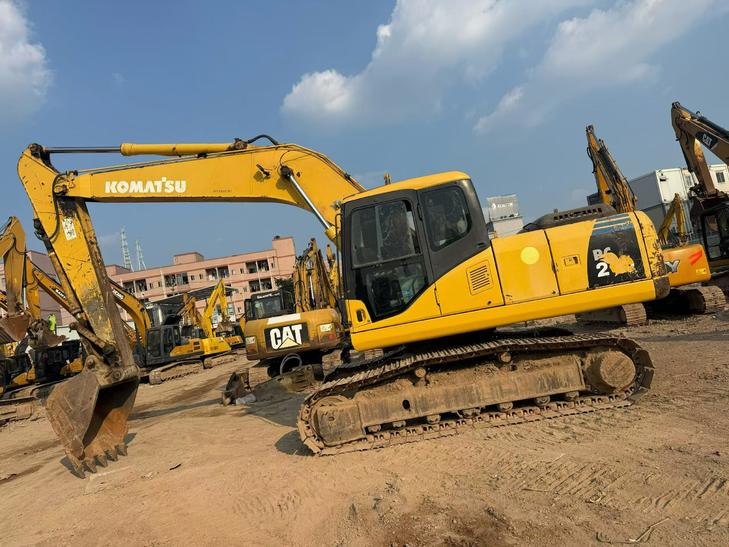 Buy Komatsu PC200-7 Used Excavator / 1