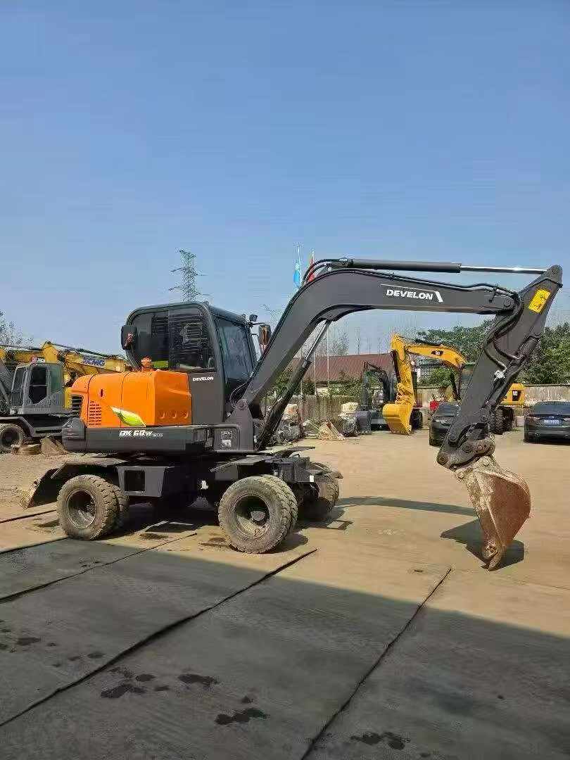 Buy Doosan DH60 Used Excavator / 2