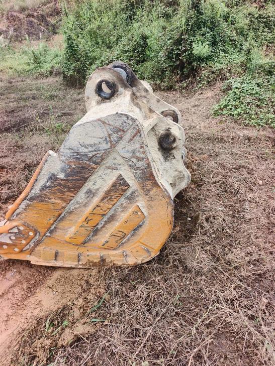 Buy Hyundai R215VS Used Excavator / 1