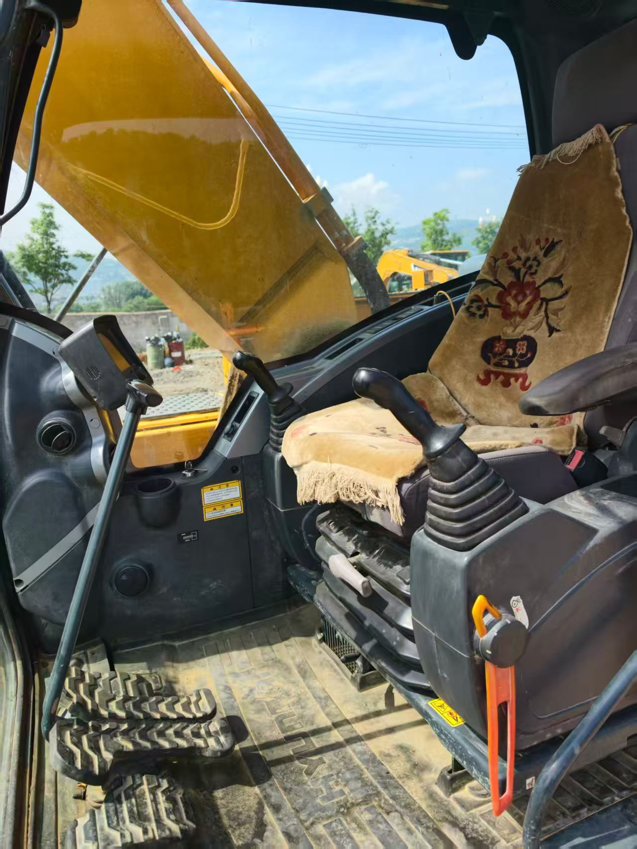Buy Hyundai R275LVS Used Excavator / 5