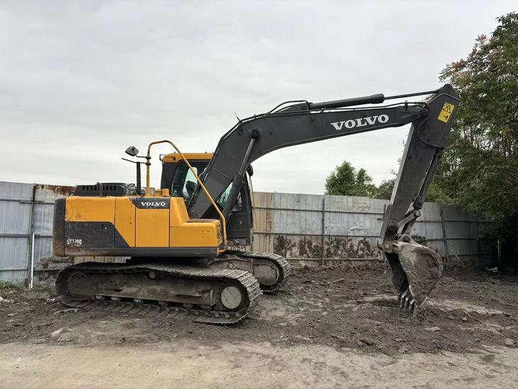 Buy Volvo L120E Used Excavator / 1