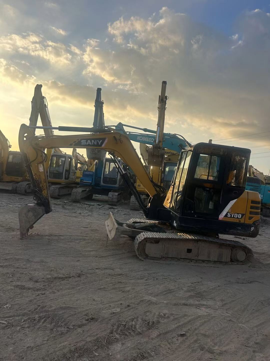 شراء حفارة Sany SY55C مستعملة / 2