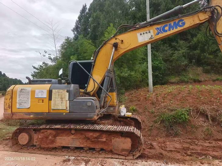 Buy XCMG XE135B Used Excavator / 1
