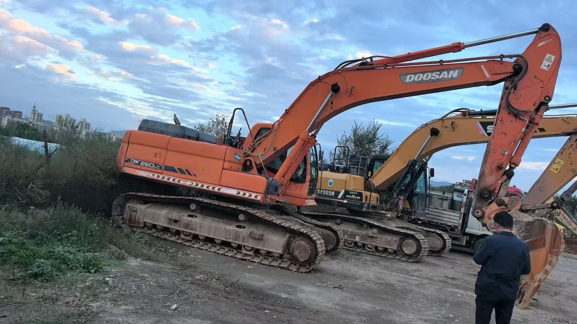 Buy Doosan DX260LC Used Excavator / 5