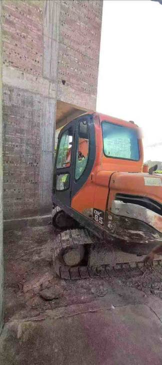Buy Doosan DX75 Used Excavator / 1