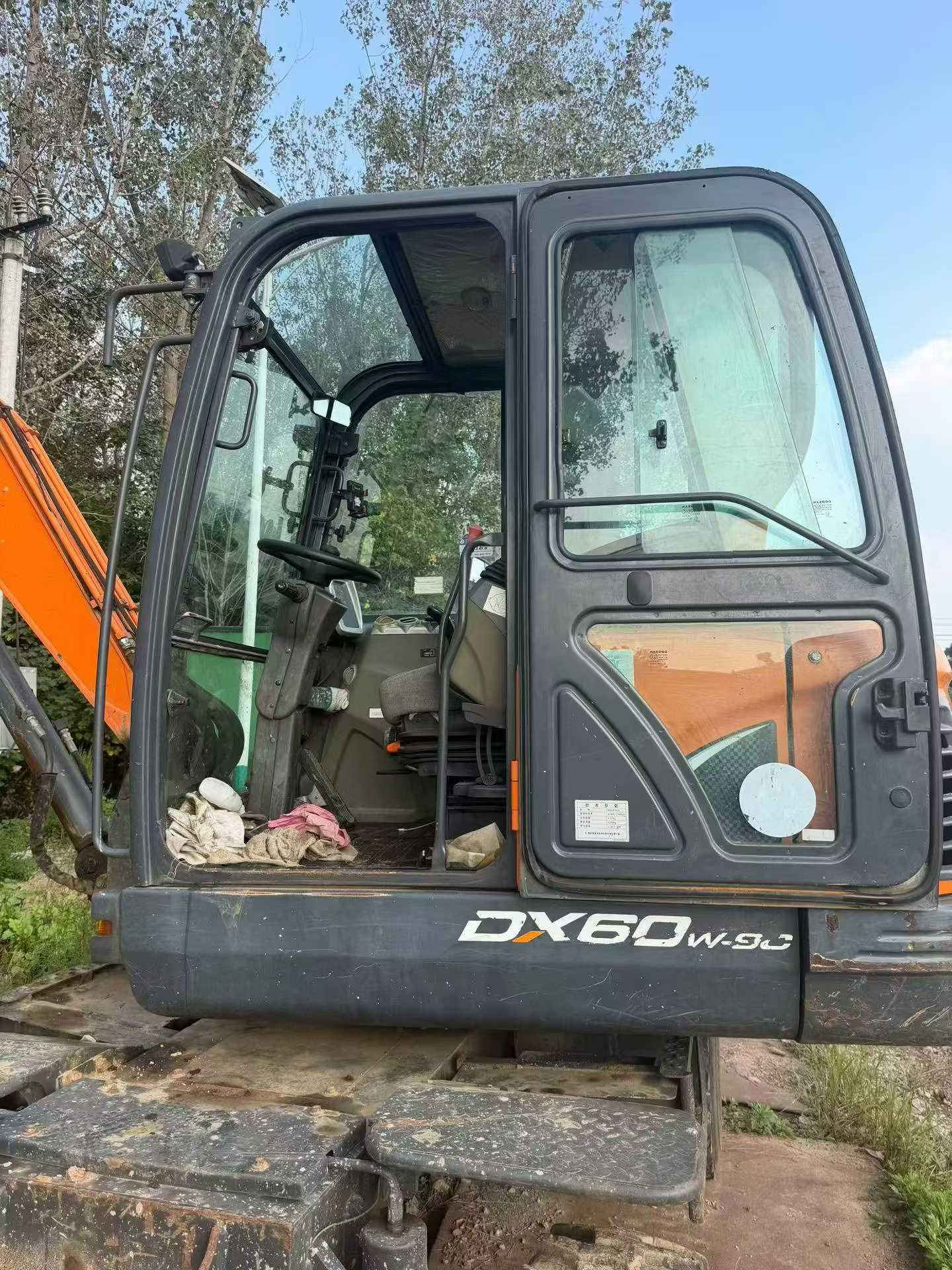Buy Doosan DH60 Used Excavator / 8