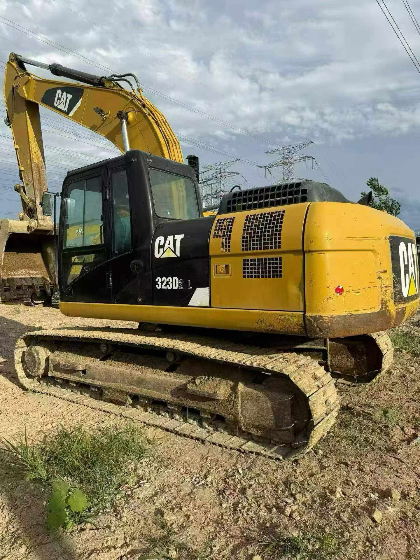 Buy Caterpillar 323D2L Used Excavator / 9