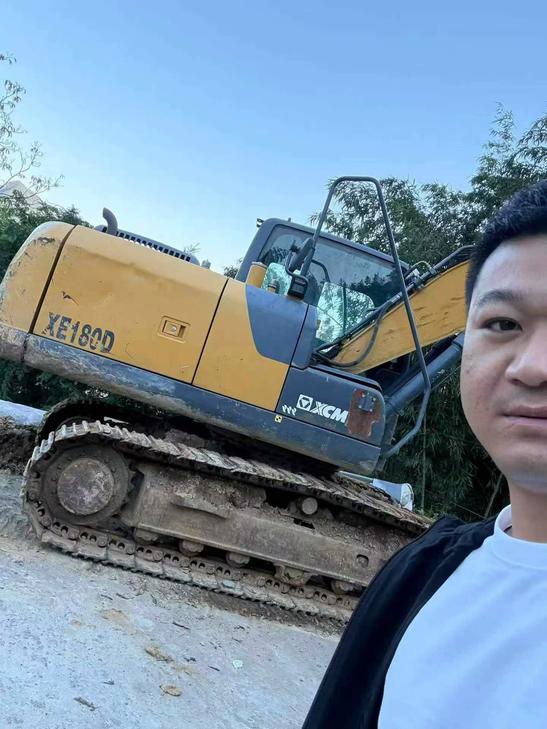 Buy XCMG XE135B Used Excavator / 1