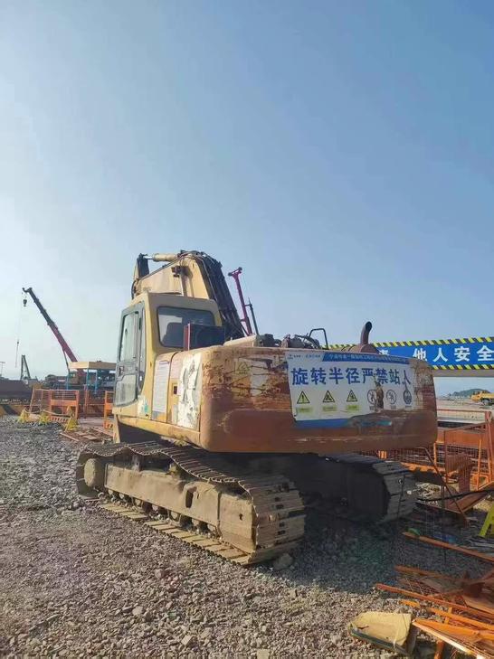 Buy Komatsu PC200-6 Used Excavator / 1
