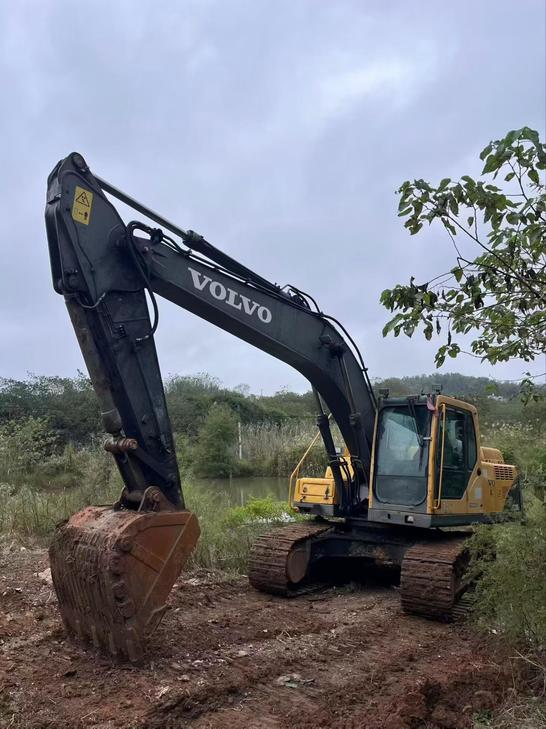 Buy Volvo EC210B Used Excavator / 1