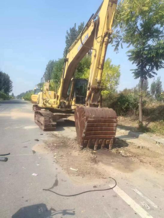 Buy Komatsu PC200-7 Used Excavator / 1