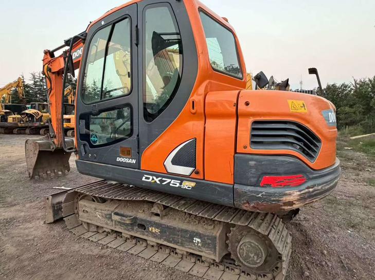 Buy Doosan DX75 Used Excavator / 1
