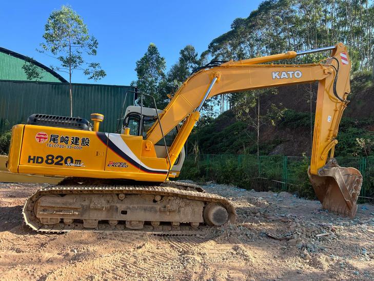 Buy Kato 820-3SP Used Excavator / 1