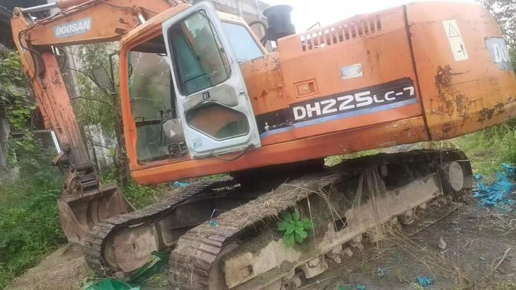 Buy Doosan DH220-7 Used Excavator / 1