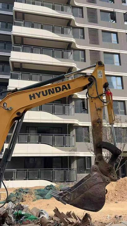 Buy Hyundai HX60 Used Excavator / 1