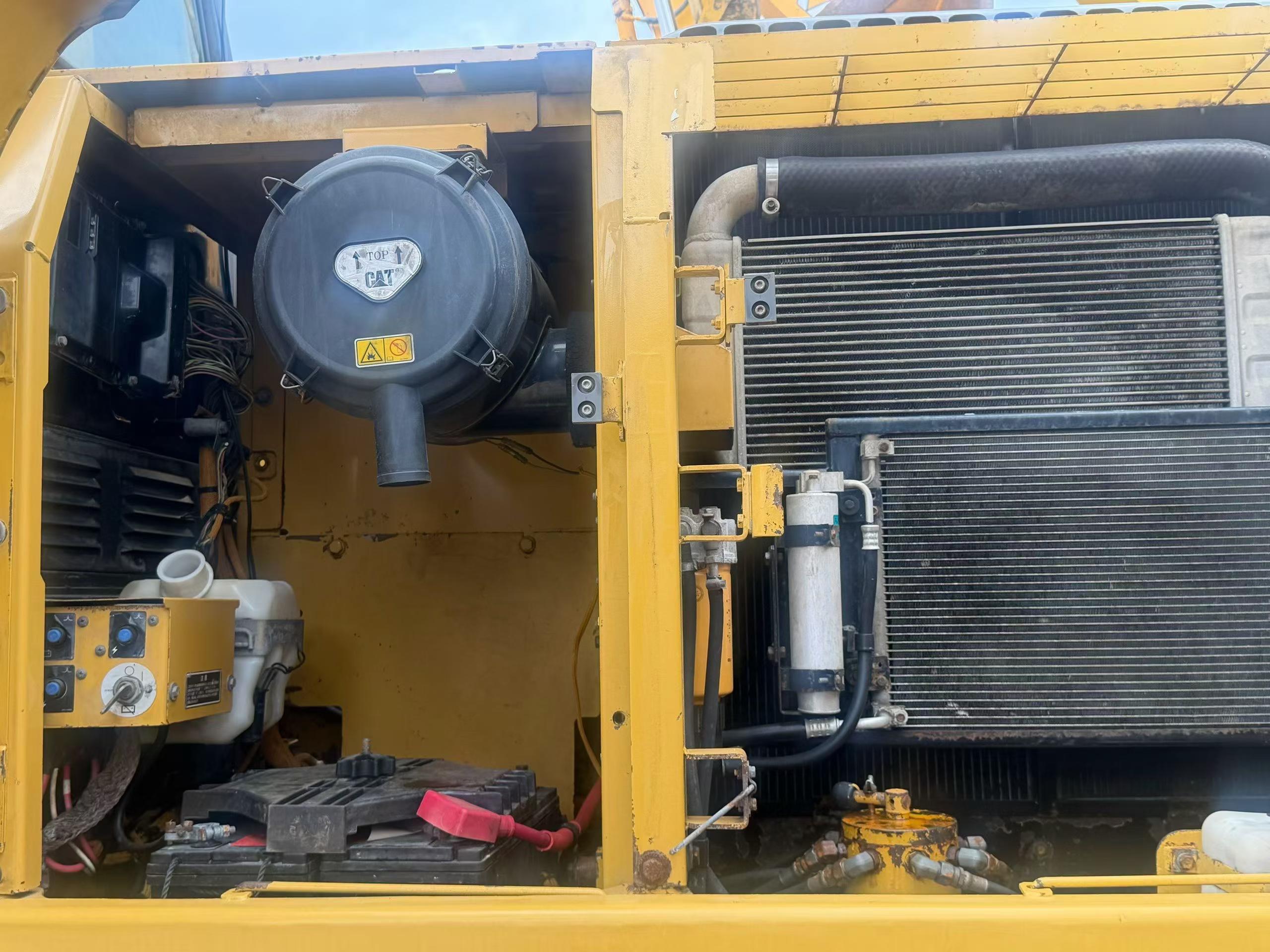 Buy Caterpillar 320D Used Excavator / 4