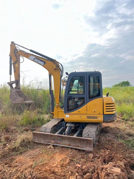 Buy XCMG XE60 Used Excavator / 1