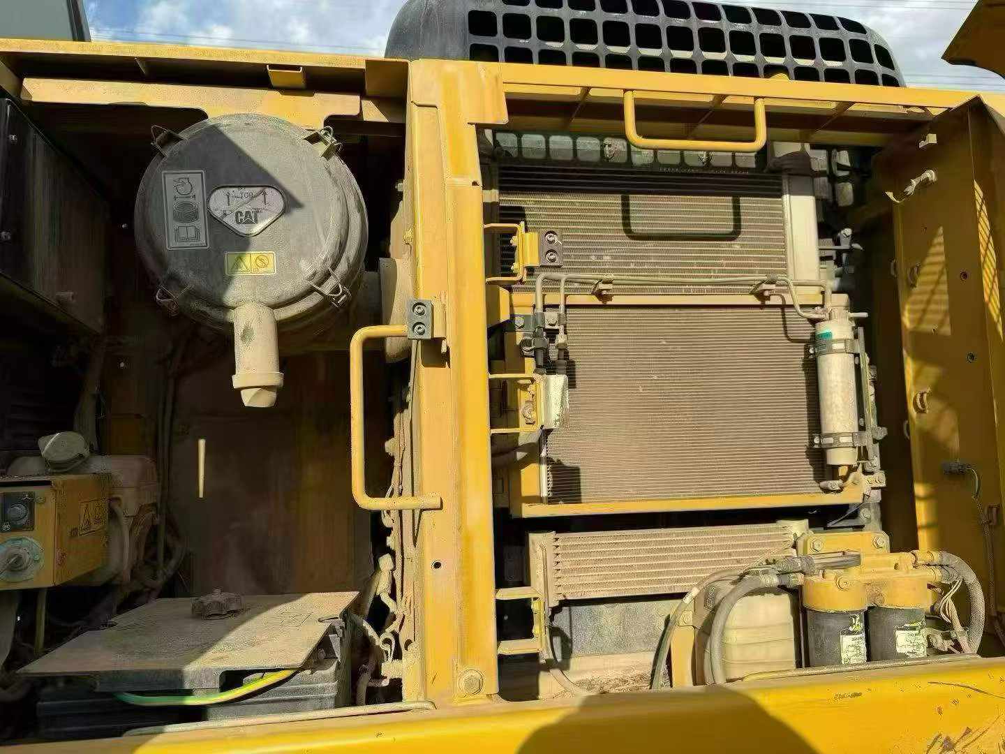 Buy Caterpillar 323D2L Used Excavator / 4