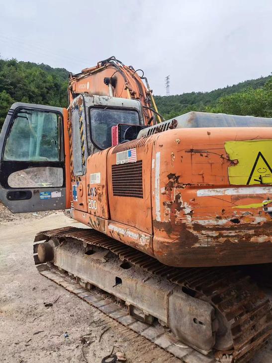 Buy Hitachi ZX200-6 Used Excavator / 1