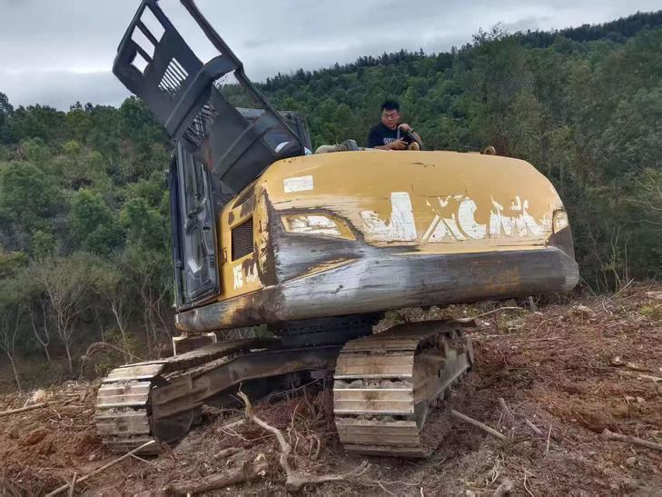 Buy XCMG XE135B Used Excavator / 1