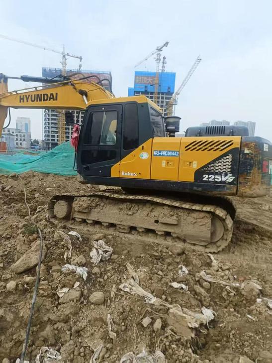 Buy Hyundai R215-7 Used Excavator / 1
