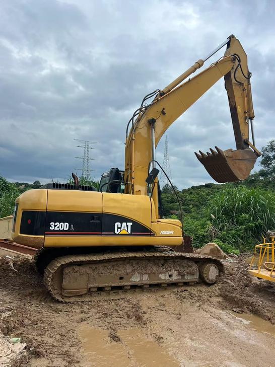 Buy Caterpillar 320D Used Excavator / 1