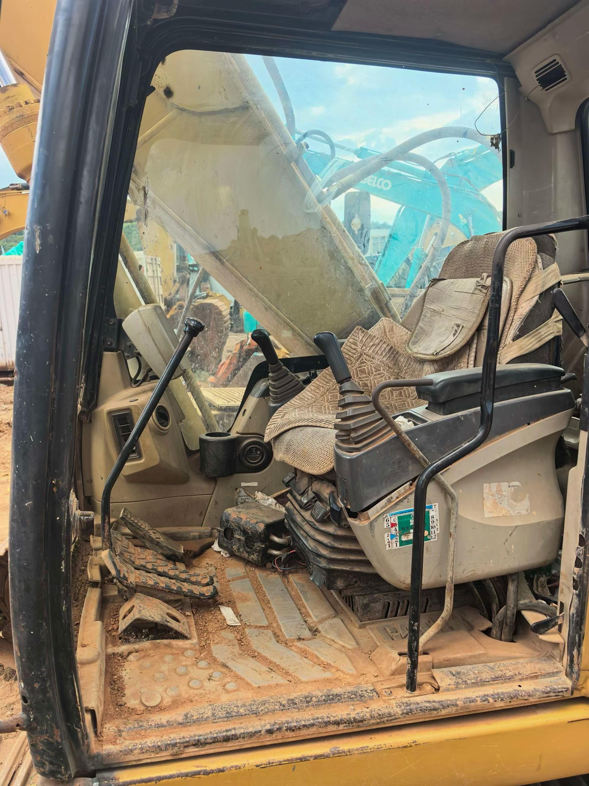 Buy Caterpillar Used Excavator / 3