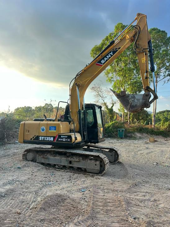 Buy Sany SY135 Used Excavator / 1