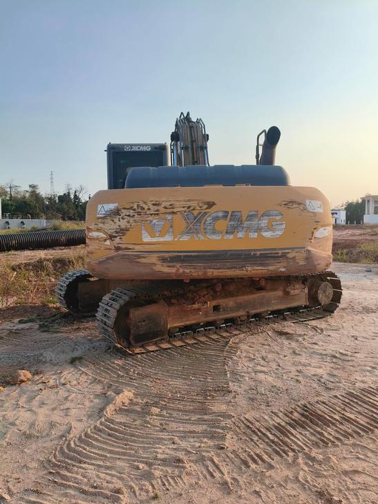 Buy XCMG XE215DA Used Excavator / 1