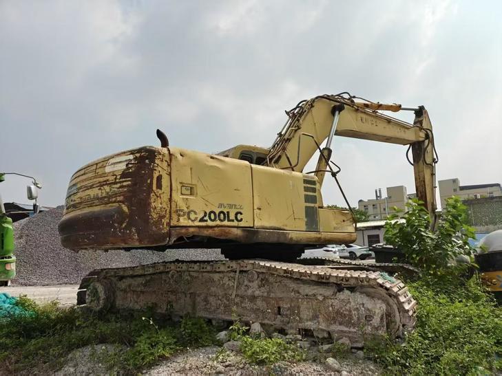 Buy Komatsu PC200-6 Used Excavator / 1