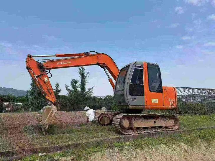 Buy Hitachi EX70 Used Excavator / 1