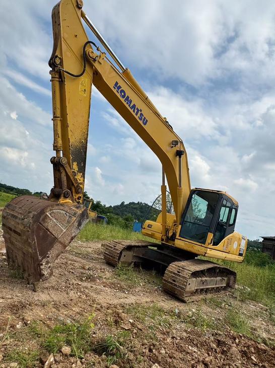 Buy Komatsu PC200-7 Used Excavator / 1