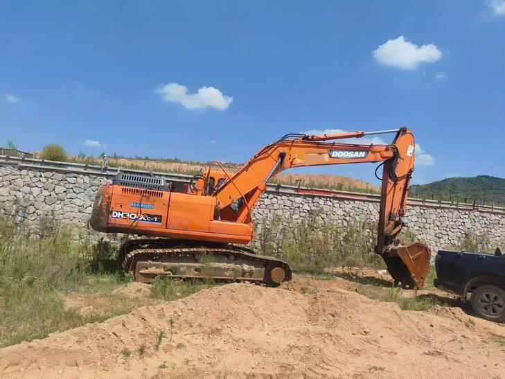 Buy Doosan DH215-7 Used Excavator / 1
