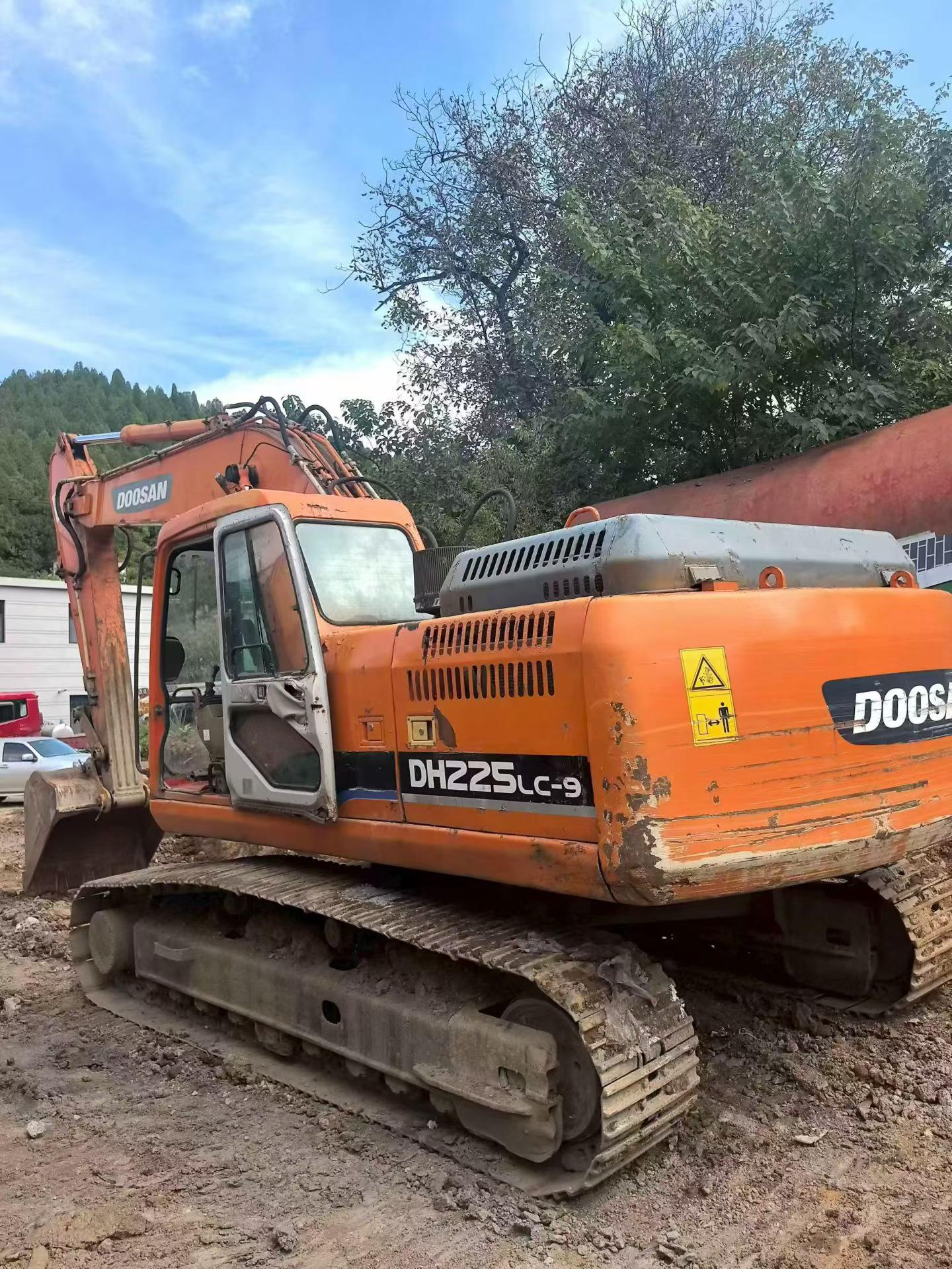 Buy Doosan S225 Used Excavator / 3