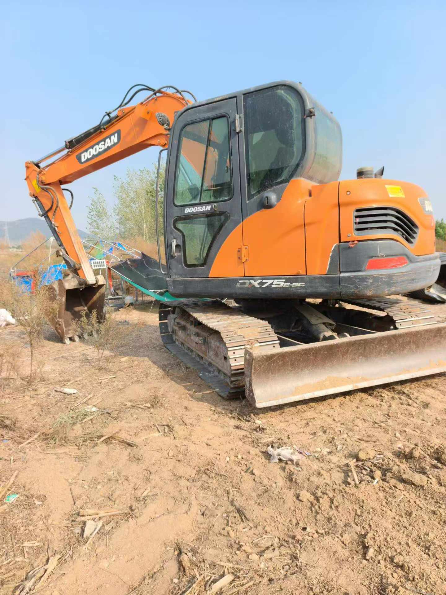 Compre Excavadora Doosan DX75 Usada / 2