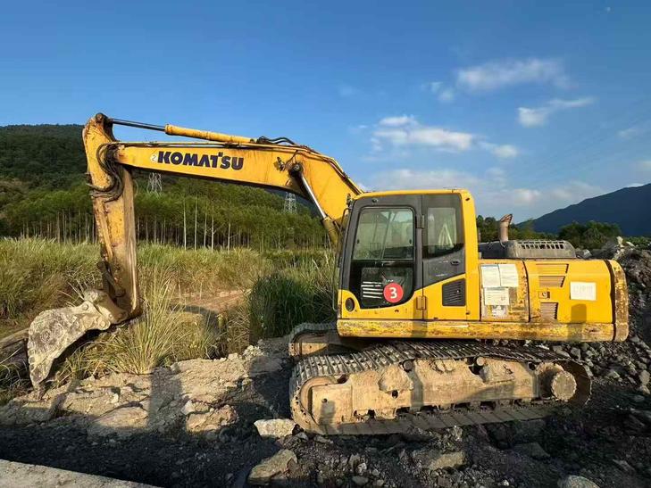 Buy Komatsu PC220-8 Used Excavator / 1