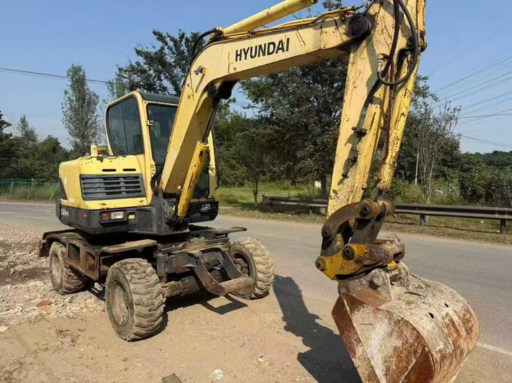 Buy Hyundai HX60 Used Excavator / 1