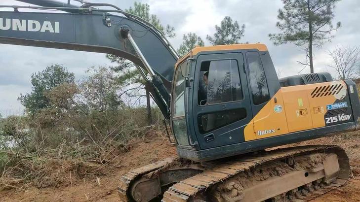Buy Hyundai R215VS Used Excavator / 1