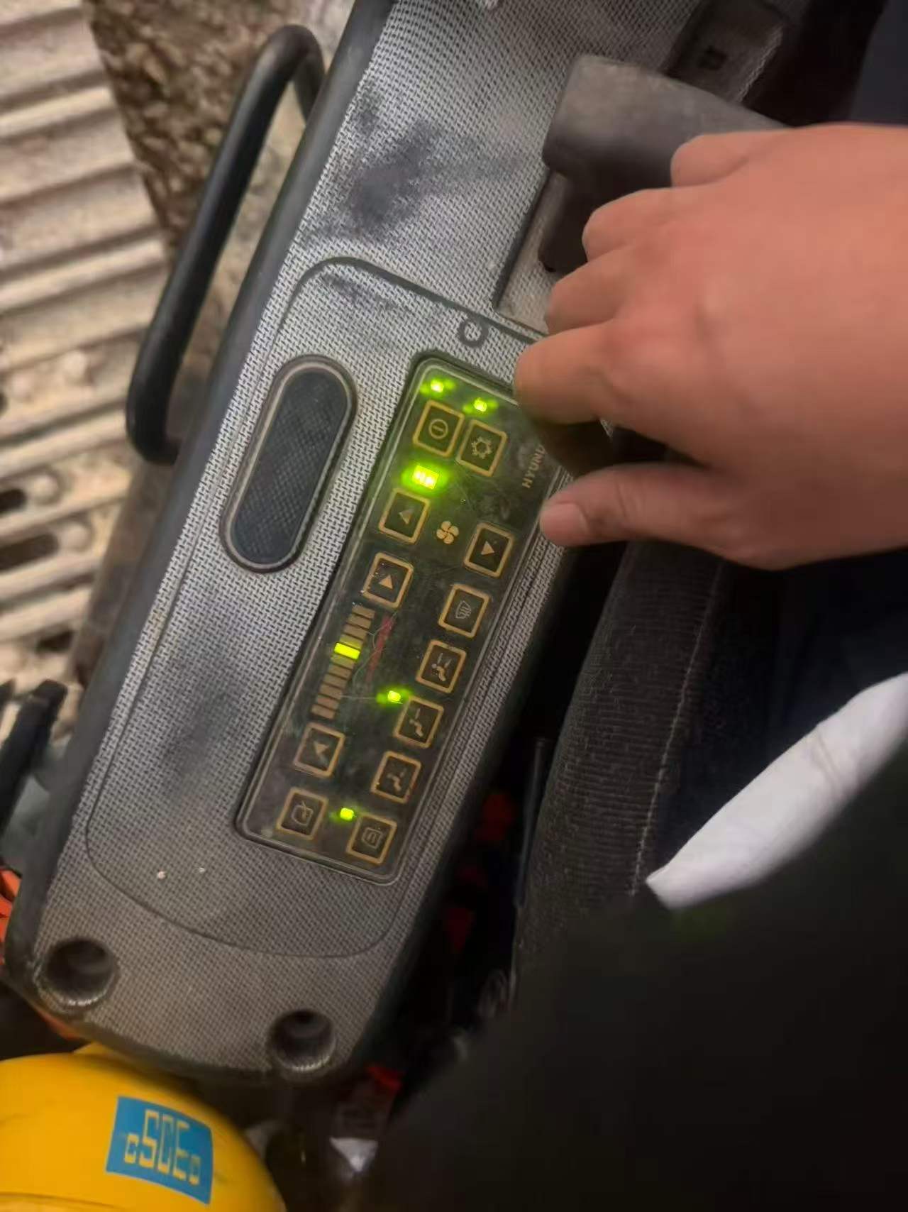Buy Hyundai R215-7 Used Excavator / 8