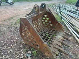 Buy Hyundai R215VS Used Excavator / 3 Buy Hyundai R215VS Used Excavator / 3