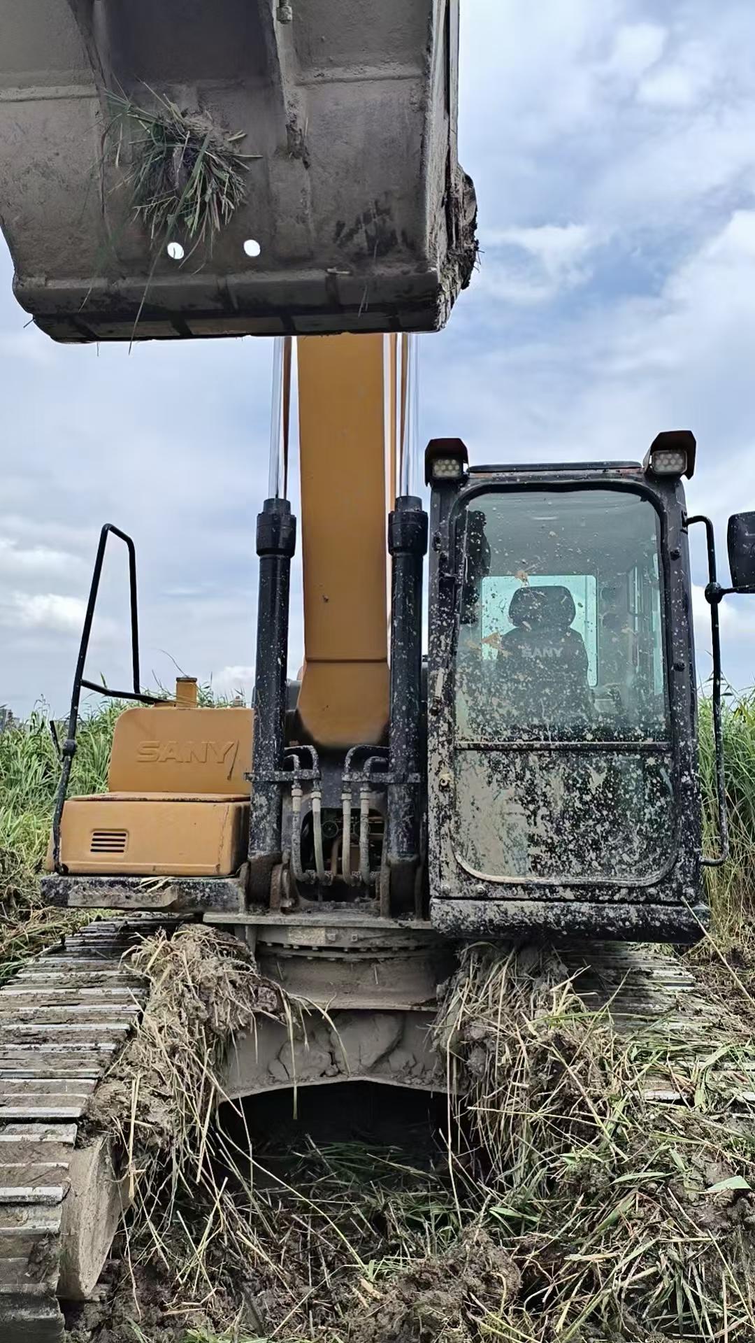 Buy Sany SY200C Used Excavator / 1