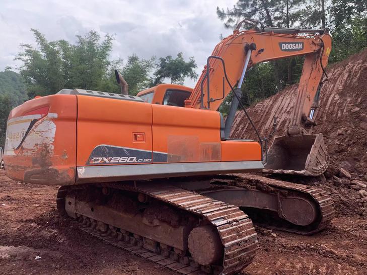 Buy Doosan DX260LC-9C Used Excavator / 1