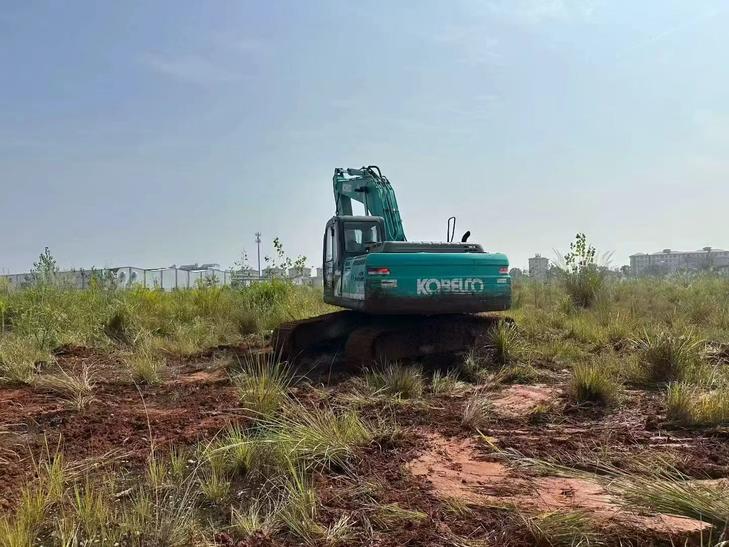 Buy Kobelco SK210 Used Excavator / 1
