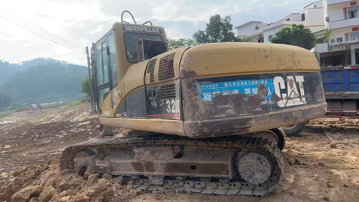 Buy Caterpillar 320C Used Excavator / 1